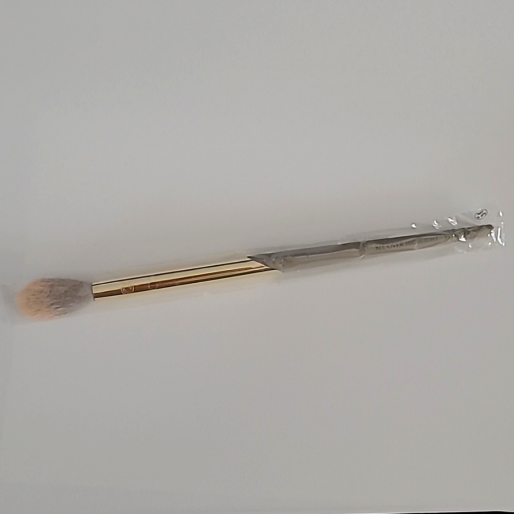 All Over Highlight • Powder Brush - Picture 2 of 7